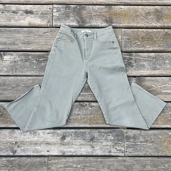 L&Beautiful Cropped Pants - Picture 2 of 12